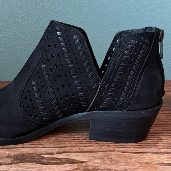 Vince Camuto Boot Black Leather Size 8 NWOT - Picture 6 of 12